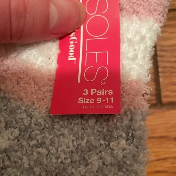 6 Pairs Fuzzy Socks - Picture 4 of 4